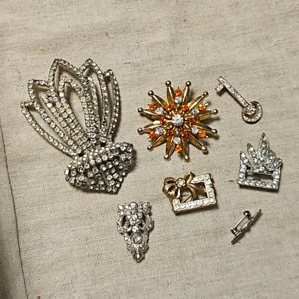 Vintage Art Deco Rhinestone Fur Clips Brooch Signed Key Pave Lot 7 Set